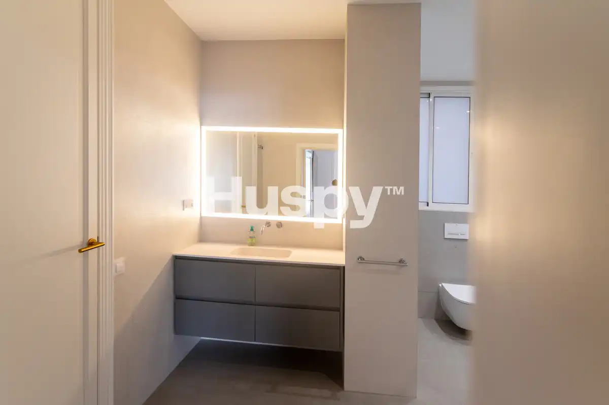 Bathroom of Flat for rent in Barcelona  with Air Conditioner, Heating and Furnished