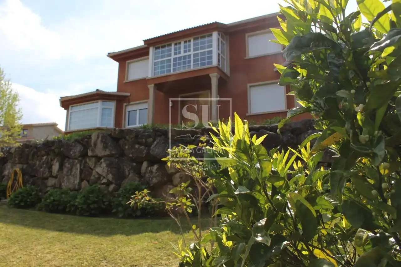 Vista exterior de Casa o xalet en venda en Baiona amb Calefacció, Jardí privat i Terrassa