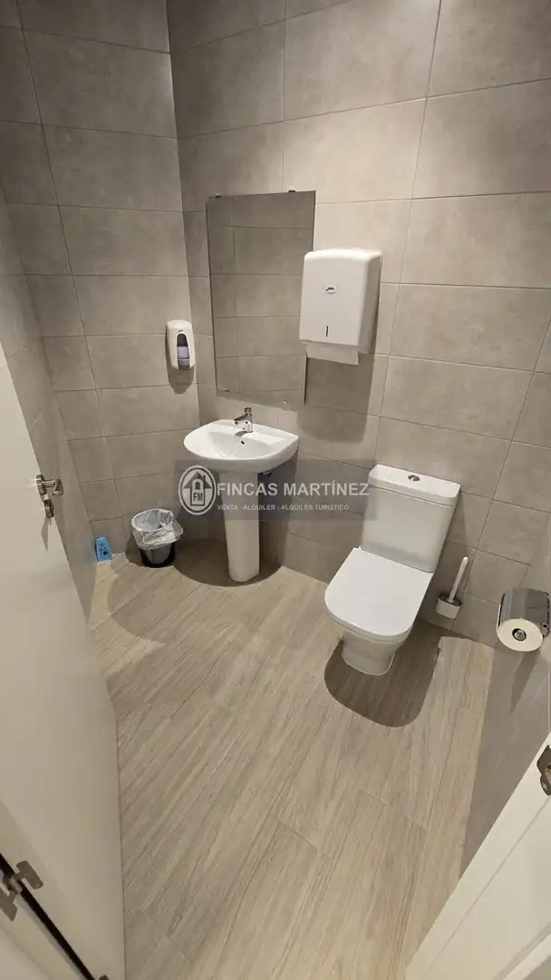Business premises to rent in calle foix numero, imagen 8