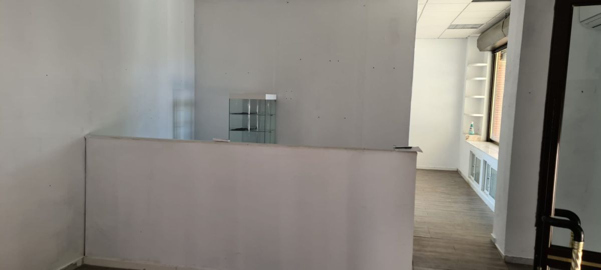 Premises for sale in  Sevilla Capital
