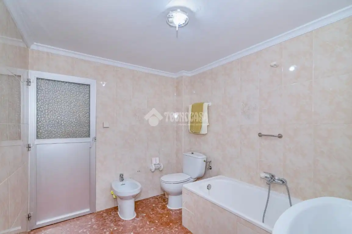 Bathroom of Detached homes for sale in Loja  with Air Conditioner