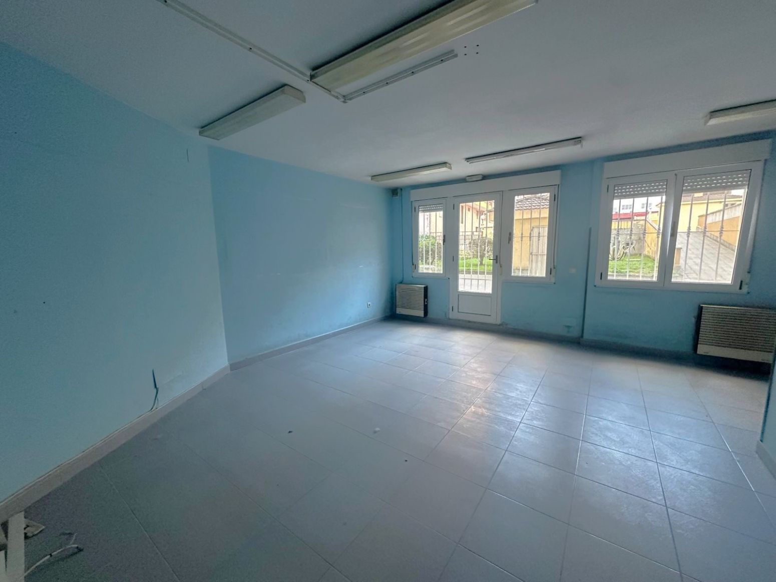 Local en venta en Avilés - Avenida San Agustín, El Carbayedo - El Quirinal