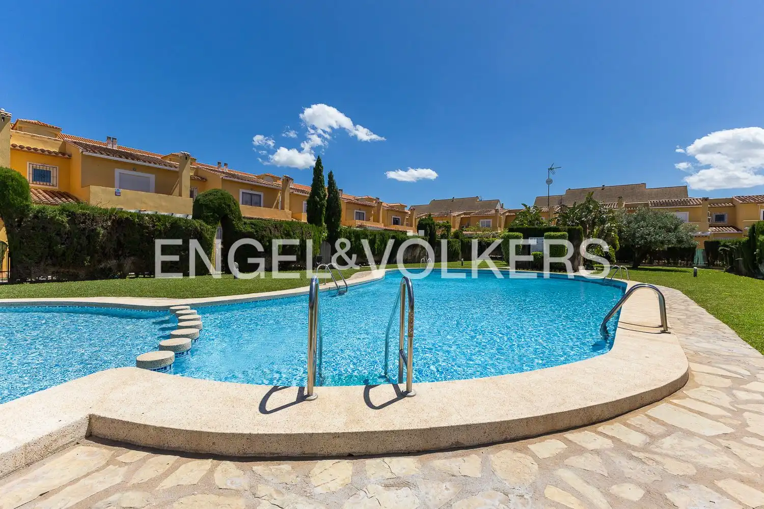 Piscina de Casa o chalet en venta en Dénia con Aire acondicionado, Calefacción y Jardín privado