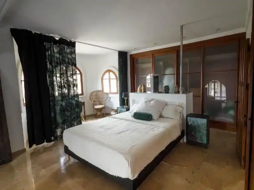 Dormitori de Finca rústica de lloguer en Manises amb Aire condicionat, Jardí privat i Traster