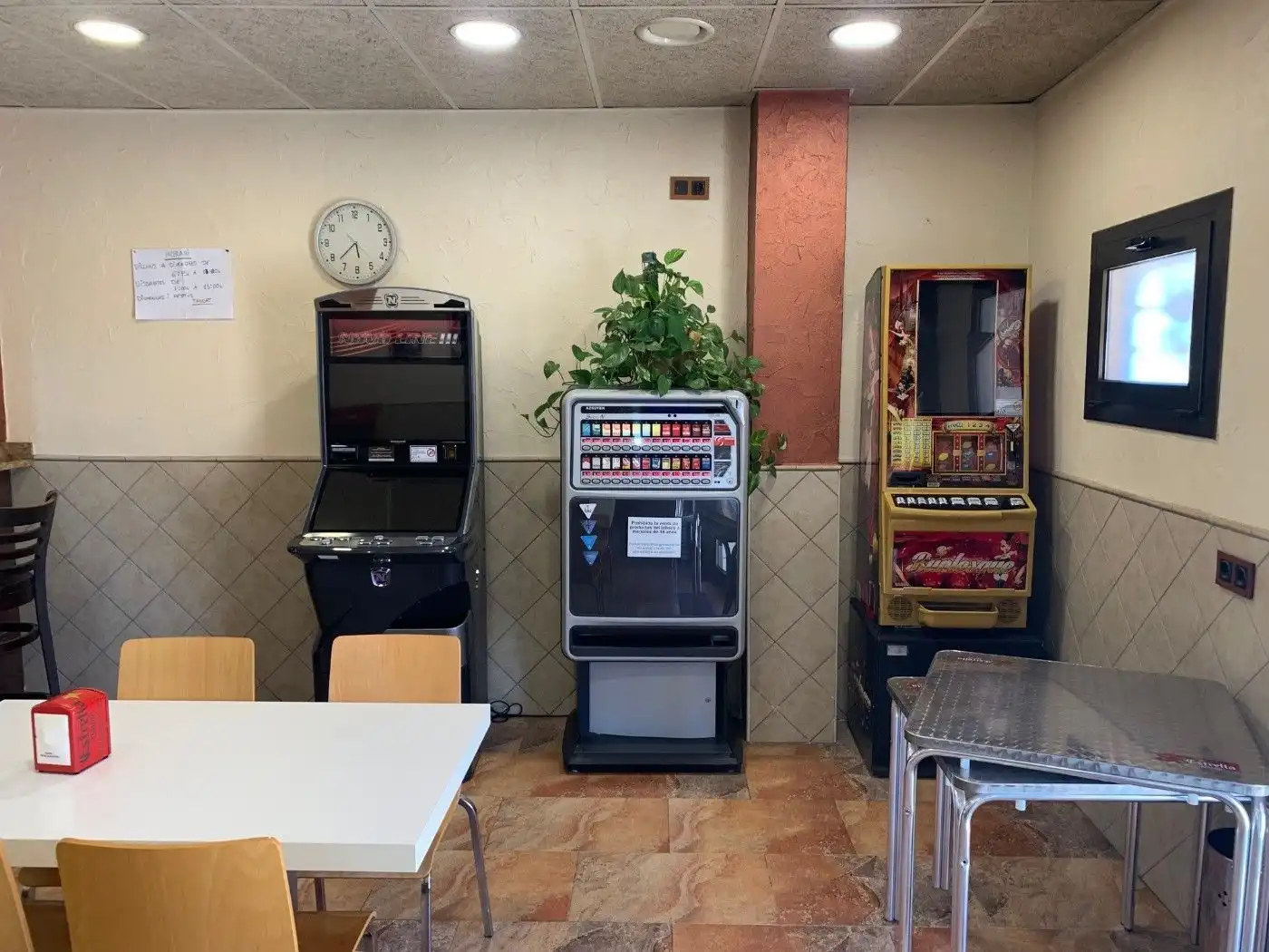 Local en venda en Caldes de Malavella amb Terrassa i Moblat