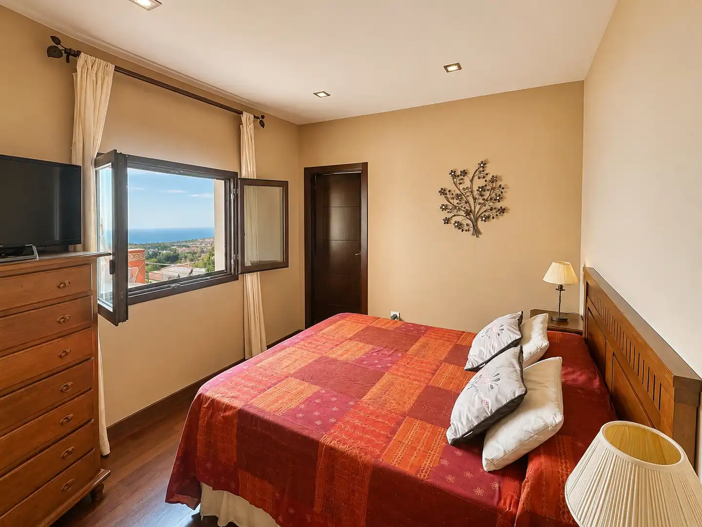 Dormitori de Casa o xalet en venda en Camas amb Aire condicionat, Parquet i Terrassa