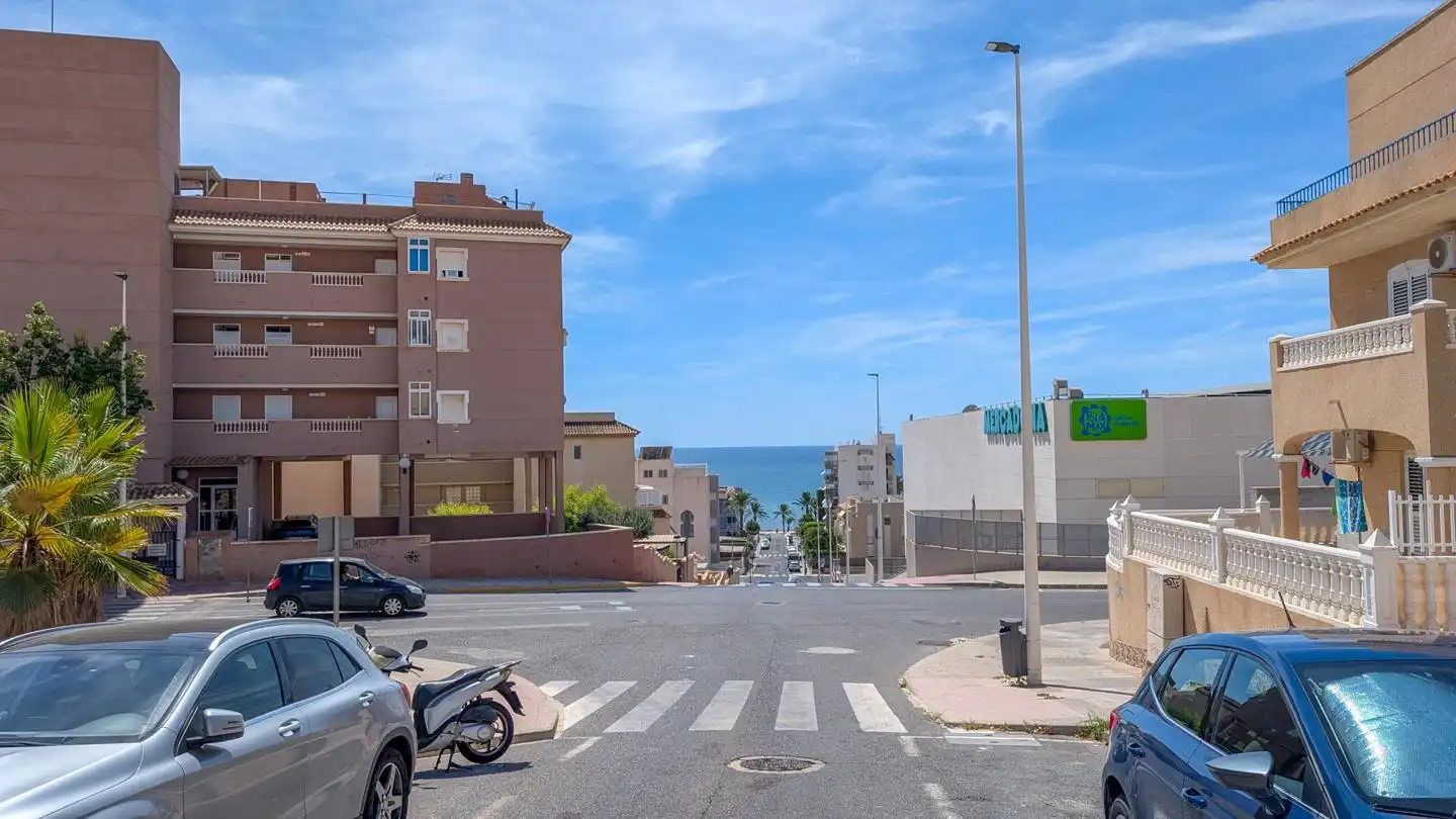 Vista exterior de Casa adosada en venta en Santa Pola con Terraza, Piscina y Amueblado