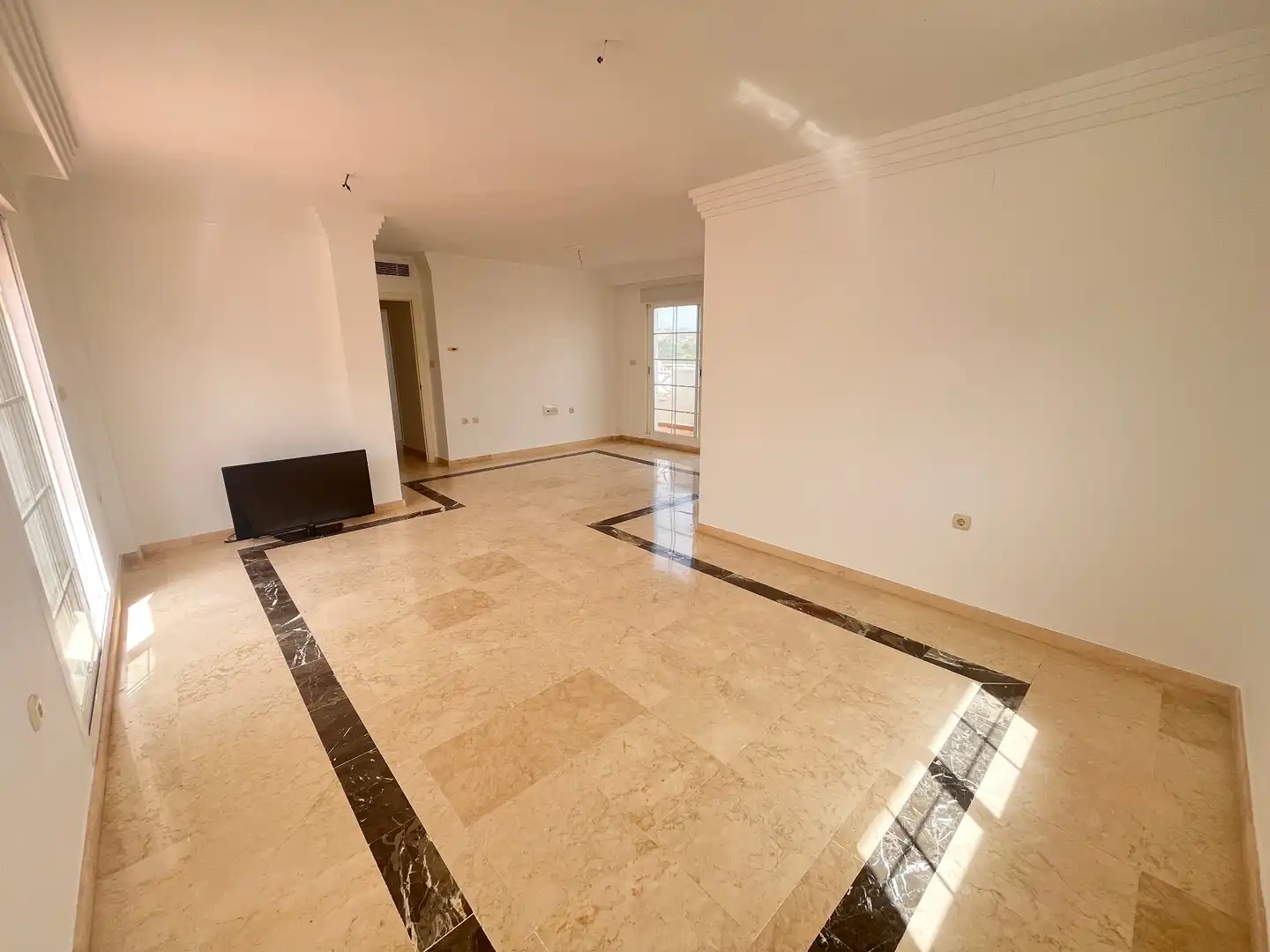 Dachboden zur Miete in Marbella mit Klimaanlage, Terrasse und Abstellraum