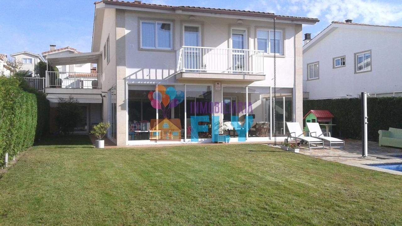Vista exterior de Casa o xalet en venda en Ourense Capital  amb Calefacció, Jardí privat i Terrassa