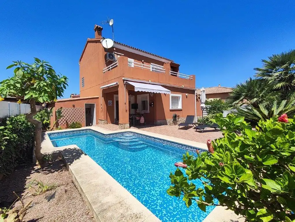 Detached house with pool for sale in El Puerto