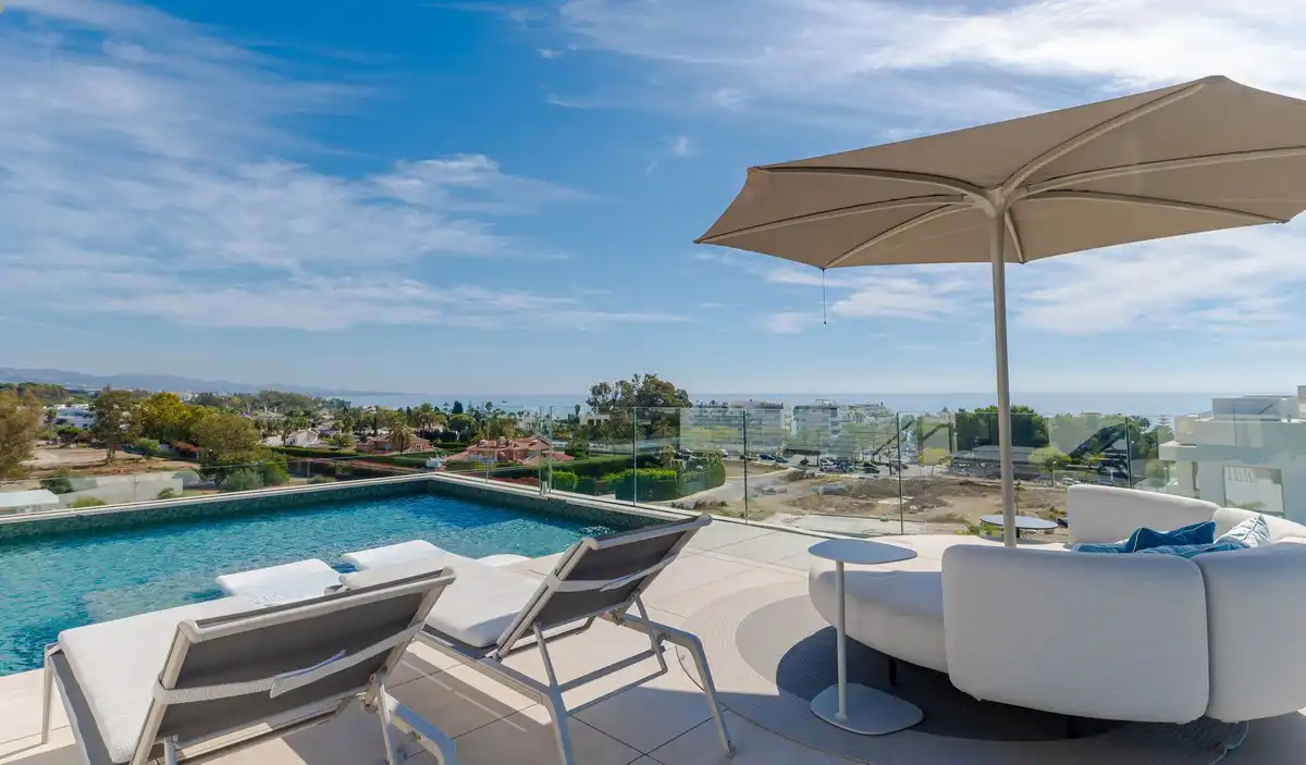Terrasse von Dachboden zum Verkauf in Marbella mit Klimaanlage, Terrasse und Abstellraum