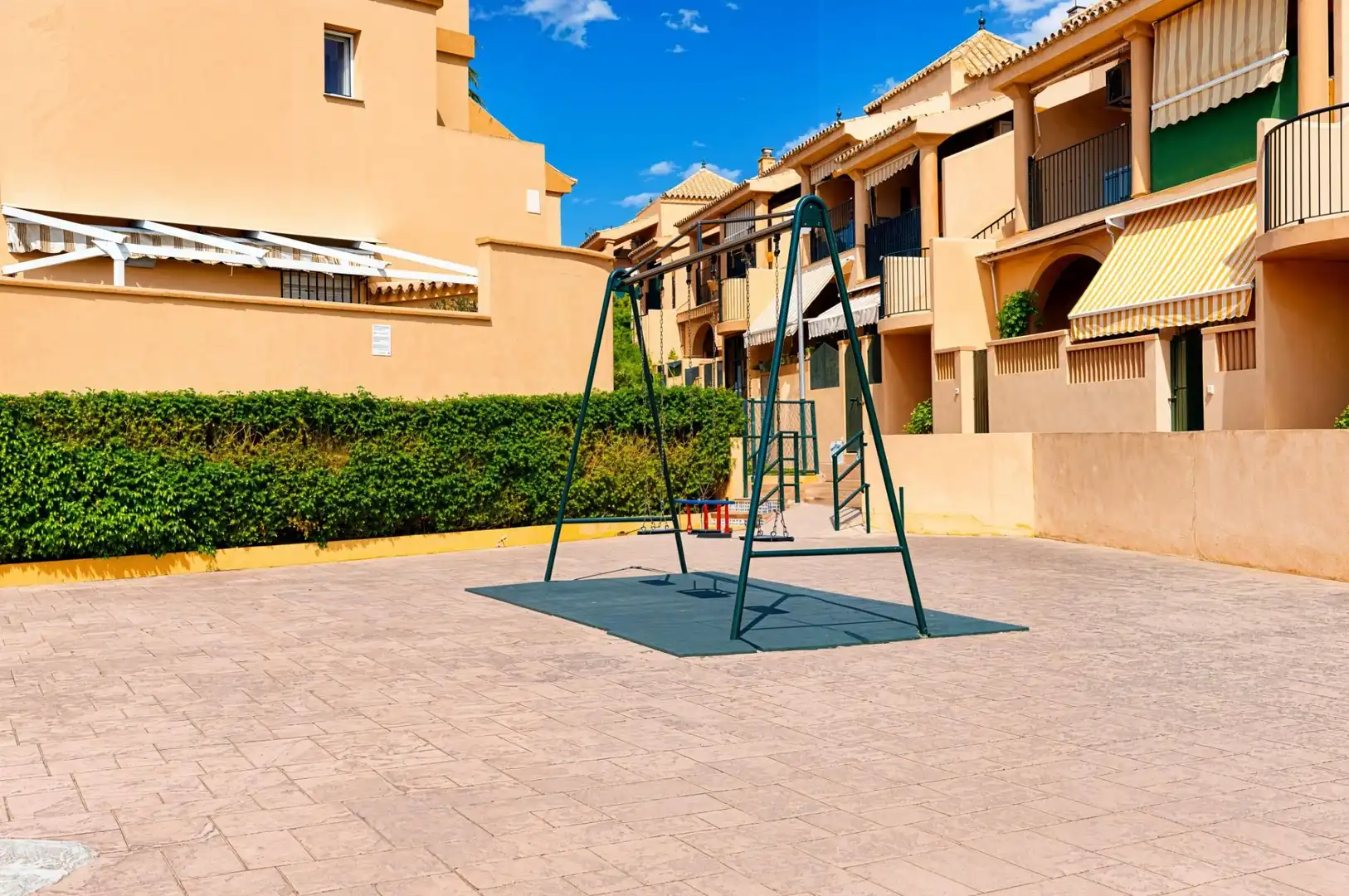 Vista exterior de Apartamento en venta en Chiclana de la Frontera con Aire acondicionado, Jardín privado y Terraza