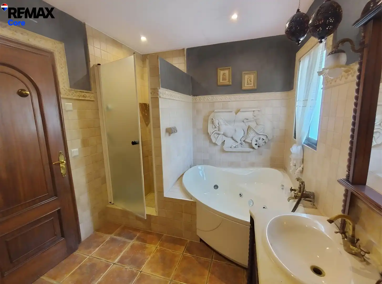 Bathroom of Houses for sale in Marbella  with Private garden, Terrace and Swimming Pool