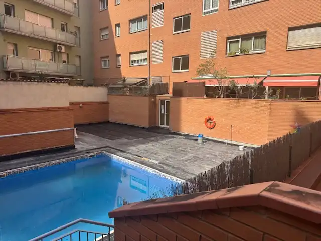 Swimming pool of Flat for sale in Barcelona  with Air Conditioner, Heating and Parquet flooring