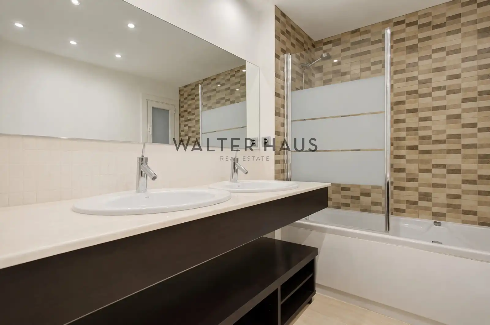 Baño de Piso en venta en Barcelona con Aire acondicionado y Balcón
