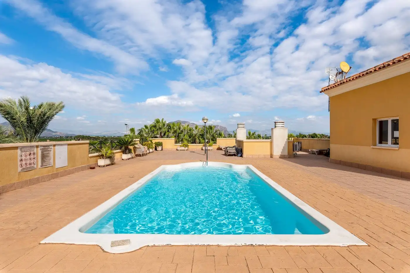 Piscina de Apartament en venda en Jacarilla amb Moblat i Balcó