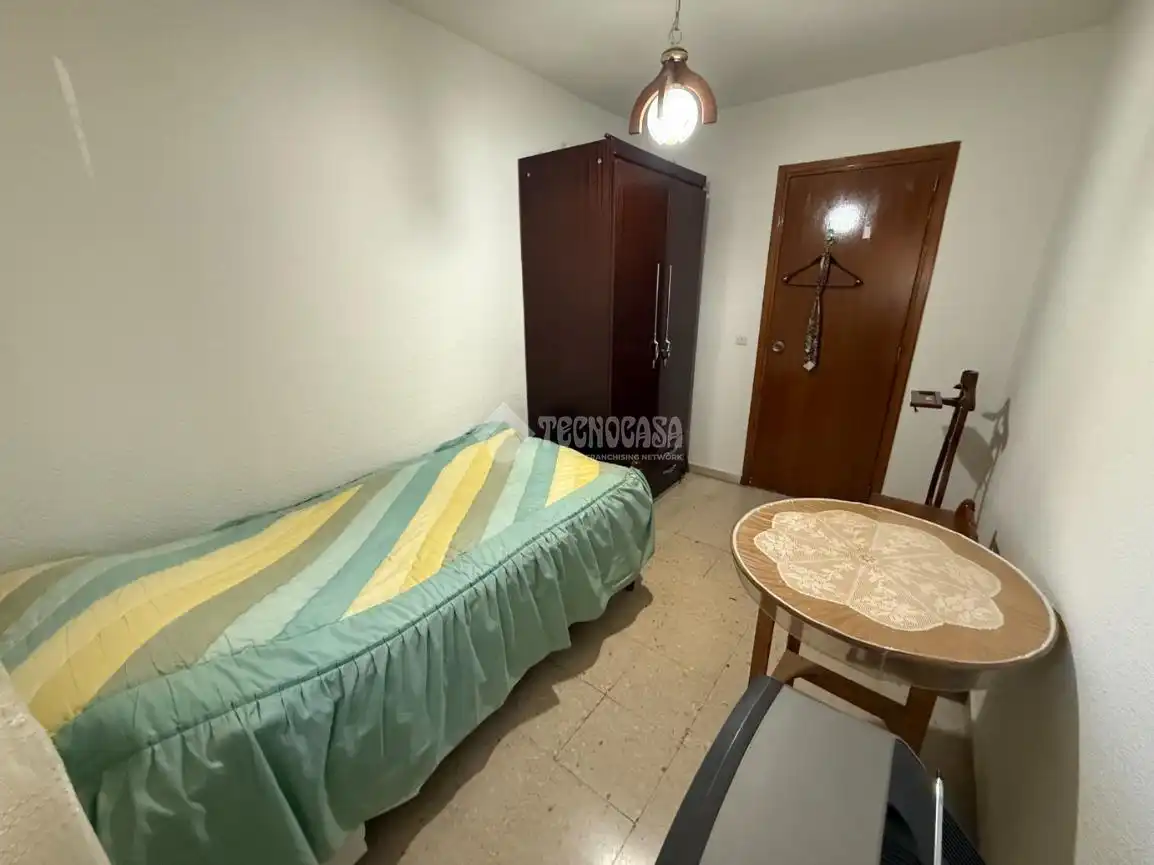 Habitación de Casa adosada en venta en Madrid con Calefacción y Jardín privado