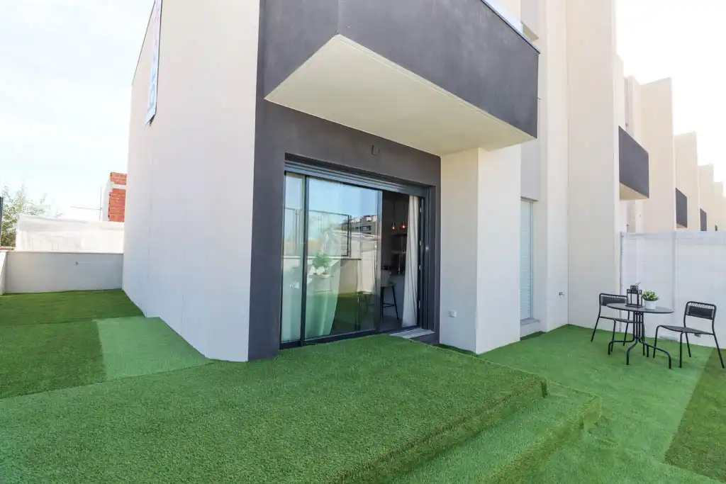 Houses for rent in Calle de Rosa Luxemburgo, Hospital
