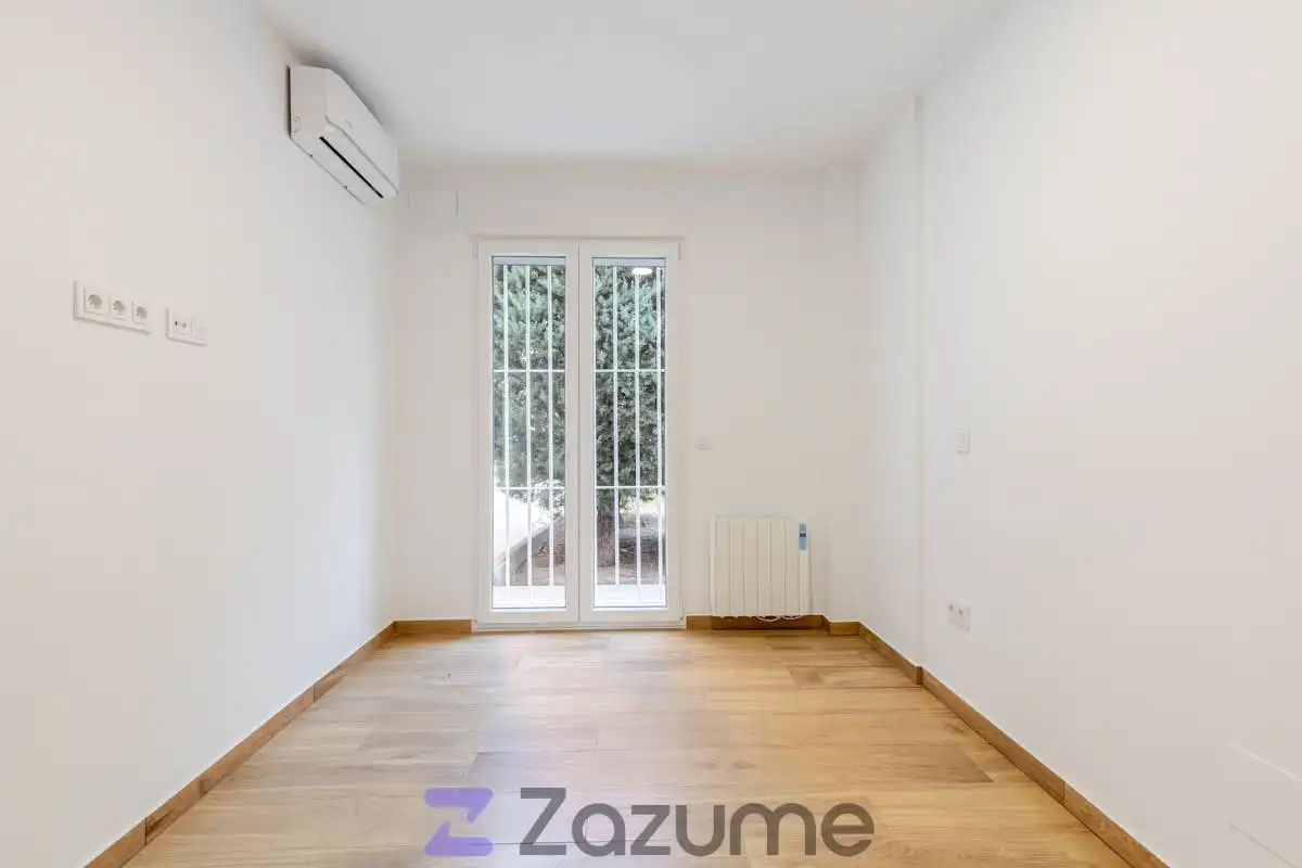 Bedroom of Flat for rent in Madrid  with Air Conditioner, Heating and Furnished