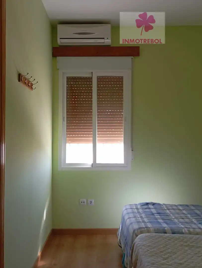 Dormitori de Casa o xalet en venda en Carrión de los Céspedes amb Jardí privat, Parquet i Piscina