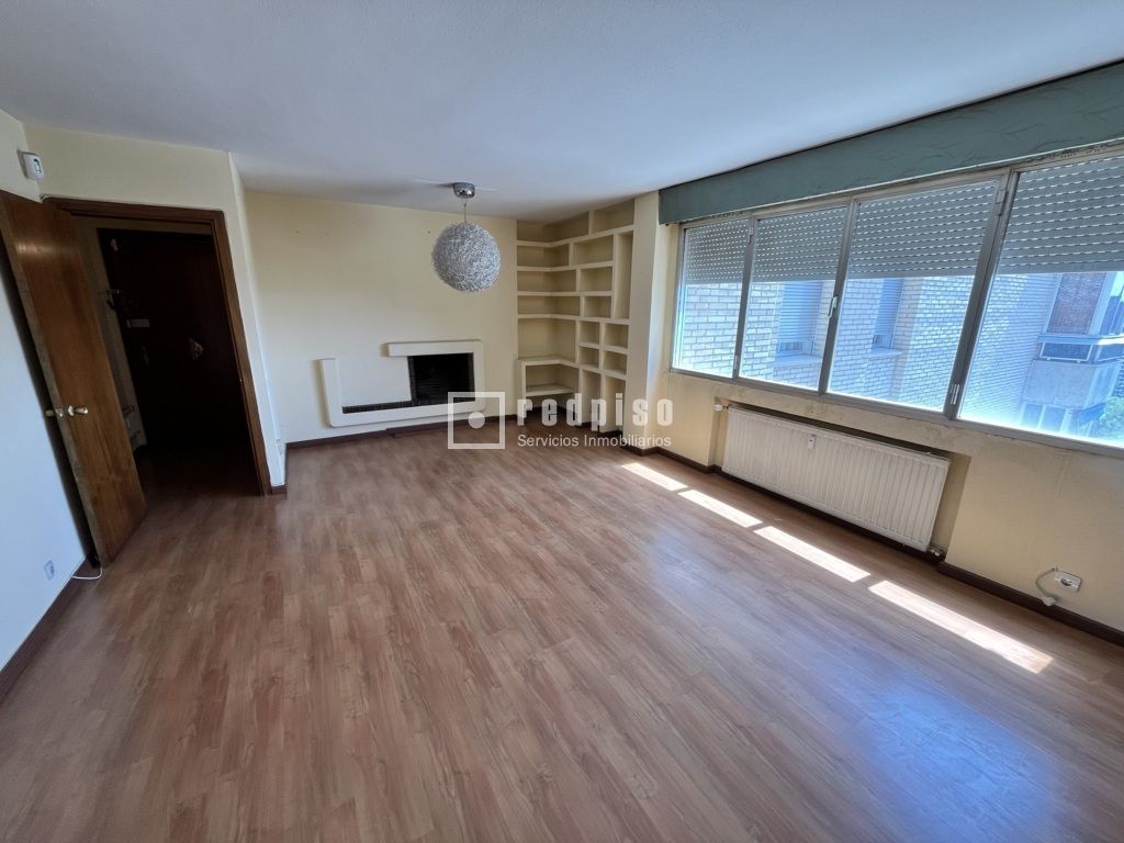 Living room of Flat for sale in  Madrid Capital  with Air Conditioner, Heating and Parquet flooring