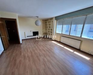 Living room of Flat for sale in  Madrid Capital  with Air Conditioner, Heating and Parquet flooring