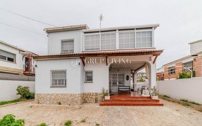 Vista exterior de Casa o xalet en venda en Cubelles amb Terrassa