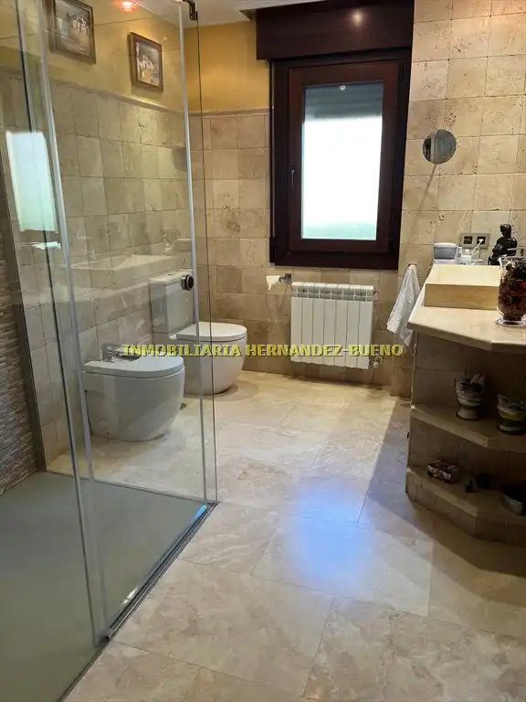 Baño de Casa o chalet en venta en Carbajosa de la Sagrada con Aire acondicionado, Calefacción y Jardín privado