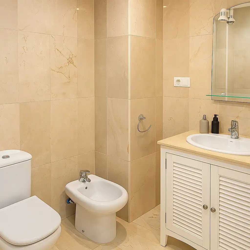 Bathroom of Ground floor for rent in Marbella  with Air Conditioner, Storage room and Furnished