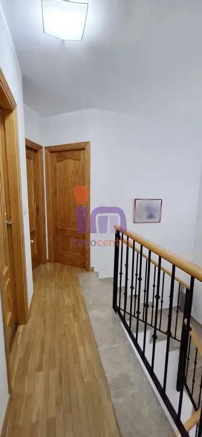 Casa adosada en venta en Valdepeñas con Aire acondicionado, Calefacción y Piscina comunitaria