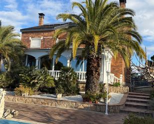 Vista exterior de Casa o xalet en venda en Alcorcón amb Aire condicionat, Calefacció i Terrassa