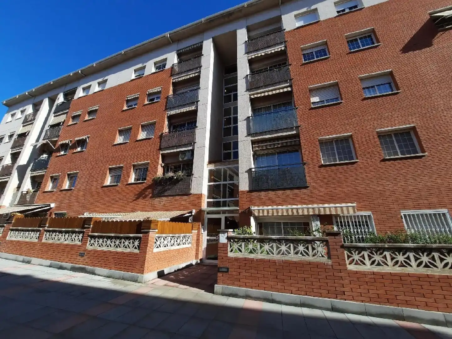 Vista exterior de Piso en venta en Barberà del Vallès con Terraza