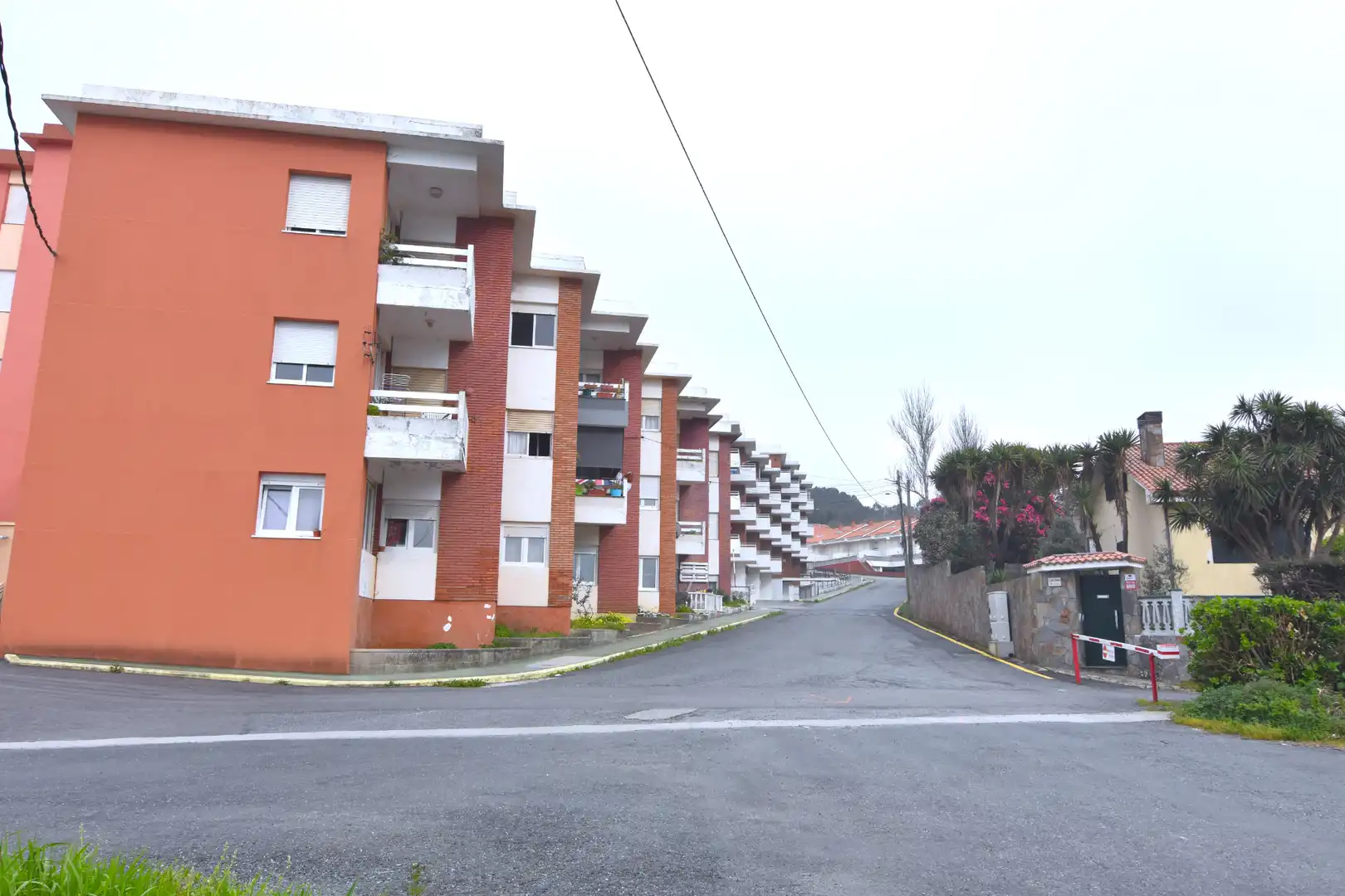 Vista exterior de Piso en venta en Pontedeume con Calefacción, Parquet y Terraza