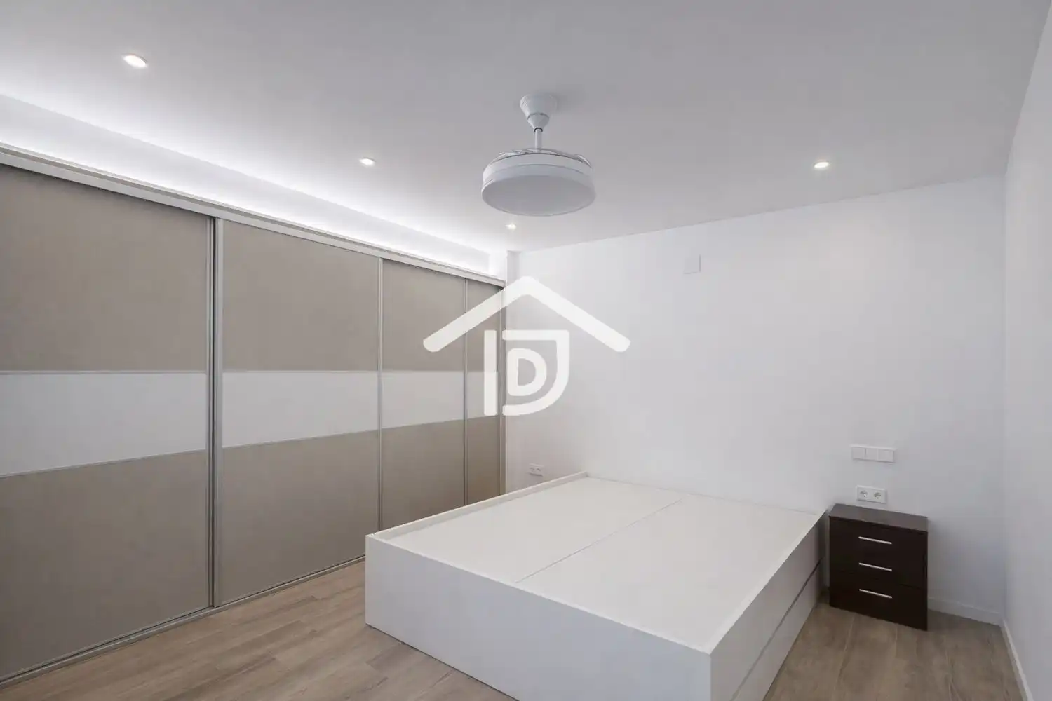 Habitación de Casa adosada en venta en Benimuslem con Aire acondicionado, Terraza y Trastero
