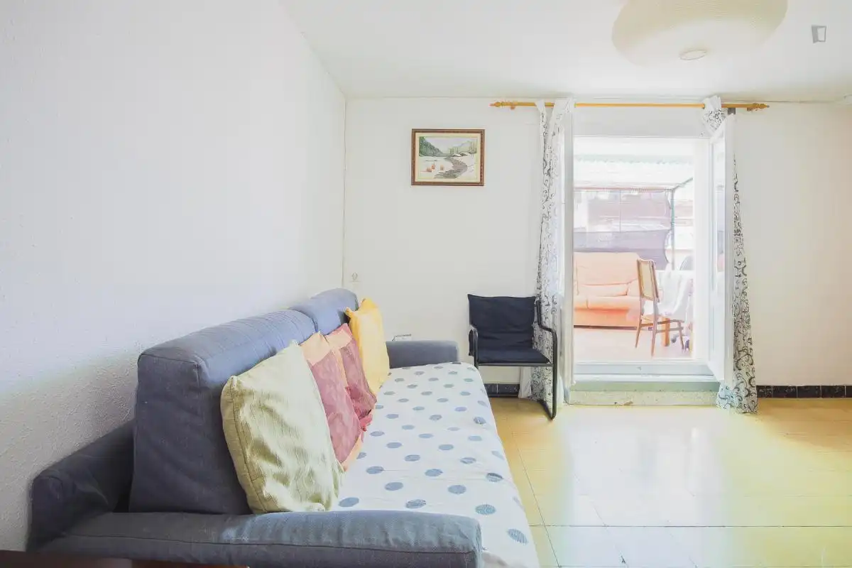 Sala de estar de Apartamento para compartir en L'Hospitalet de Llobregat con Amueblado, Horno y Lavadora