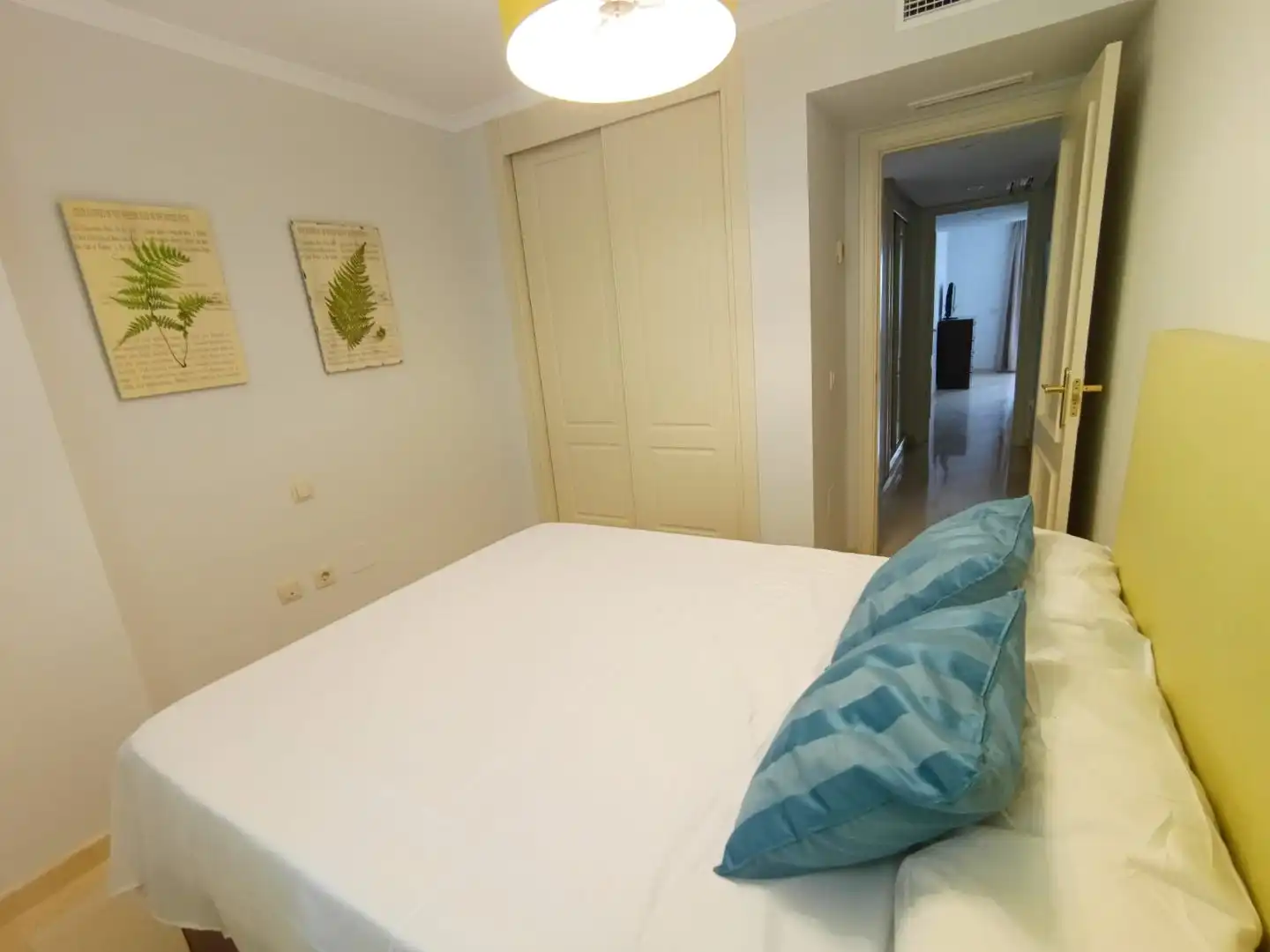 Bedroom of Flat for sale in Sotogrande  with Air Conditioner, Terrace and Balcony