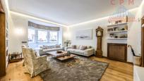 Living room of Flat to rent in  Madrid Capital  with Air Conditioner, Heating and Parquet flooring