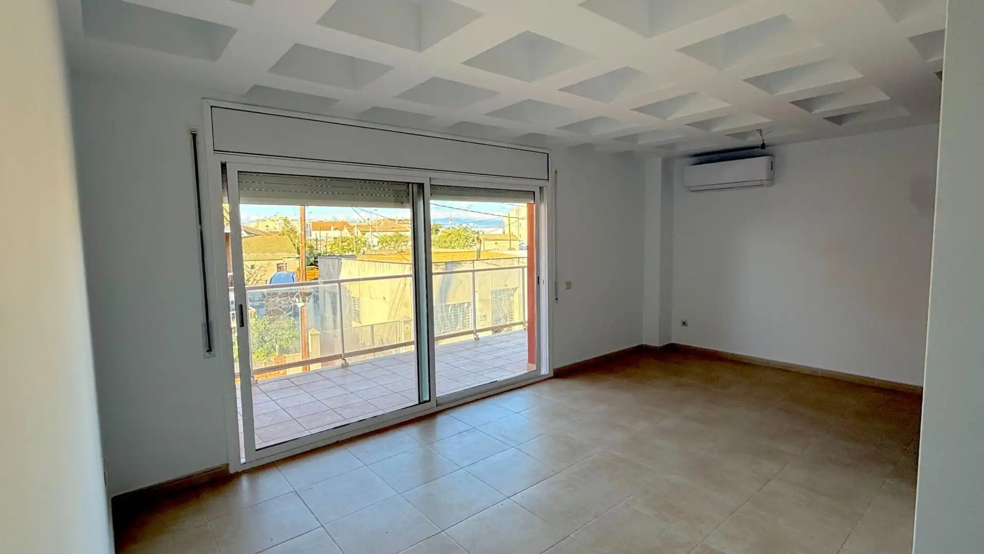 Vista exterior de Piso en venta en Deltebre con Aire acondicionado, Terraza y Trastero