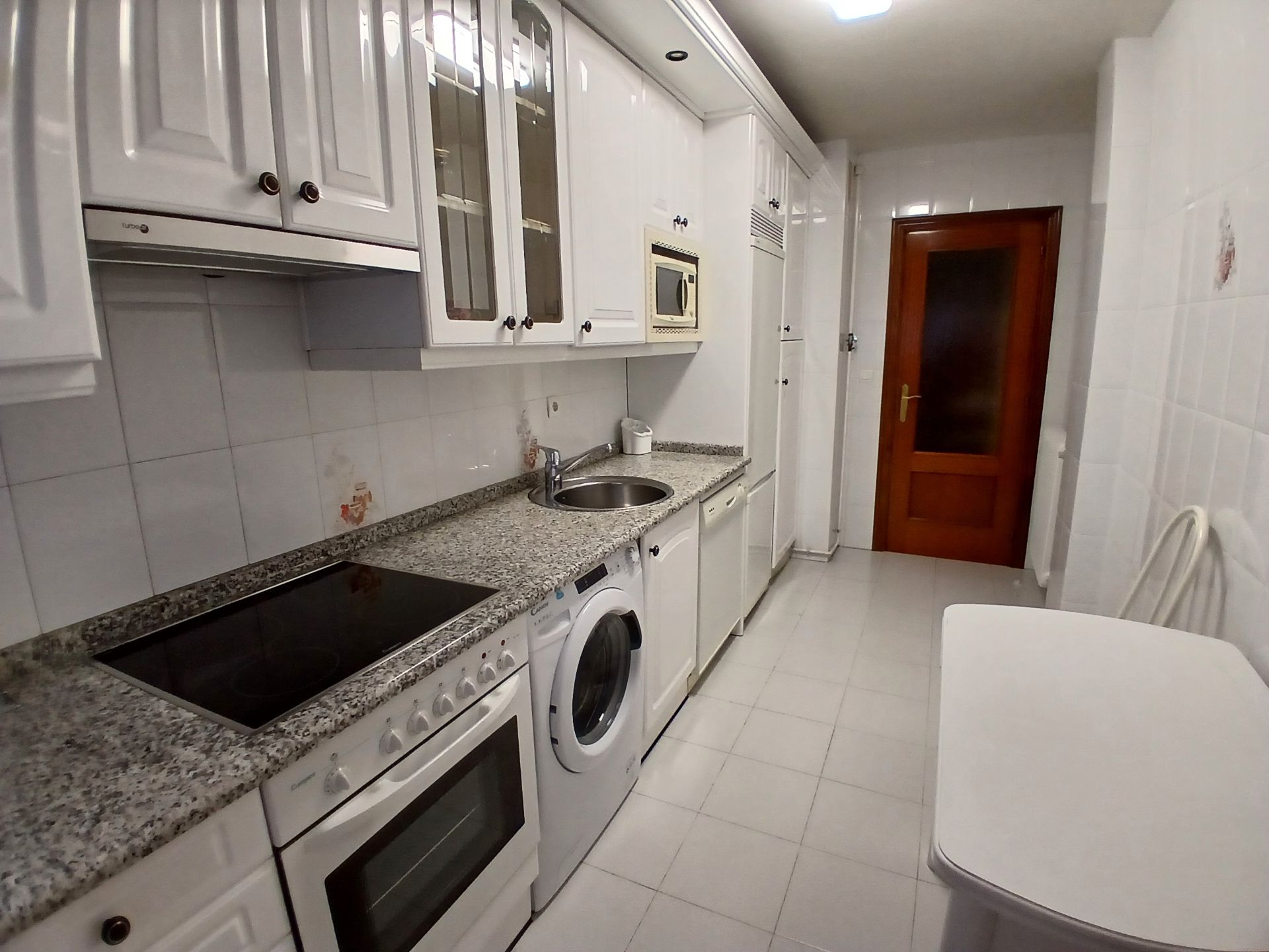 Cuina de Pis de lloguer en Burgos Capital amb Calefacció i Moblat