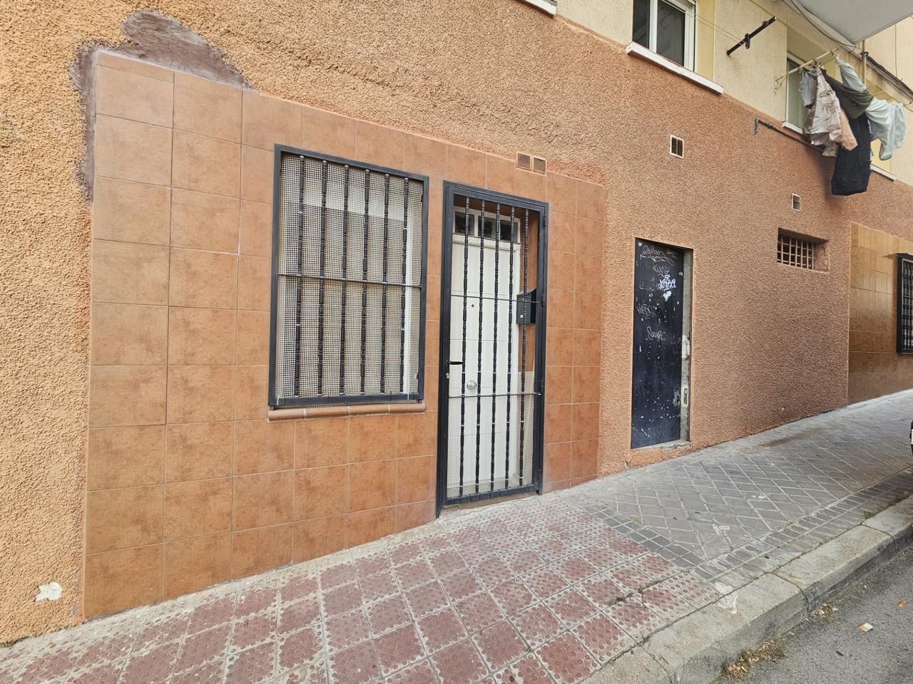 Vista exterior de Local en venta en  Madrid Capital