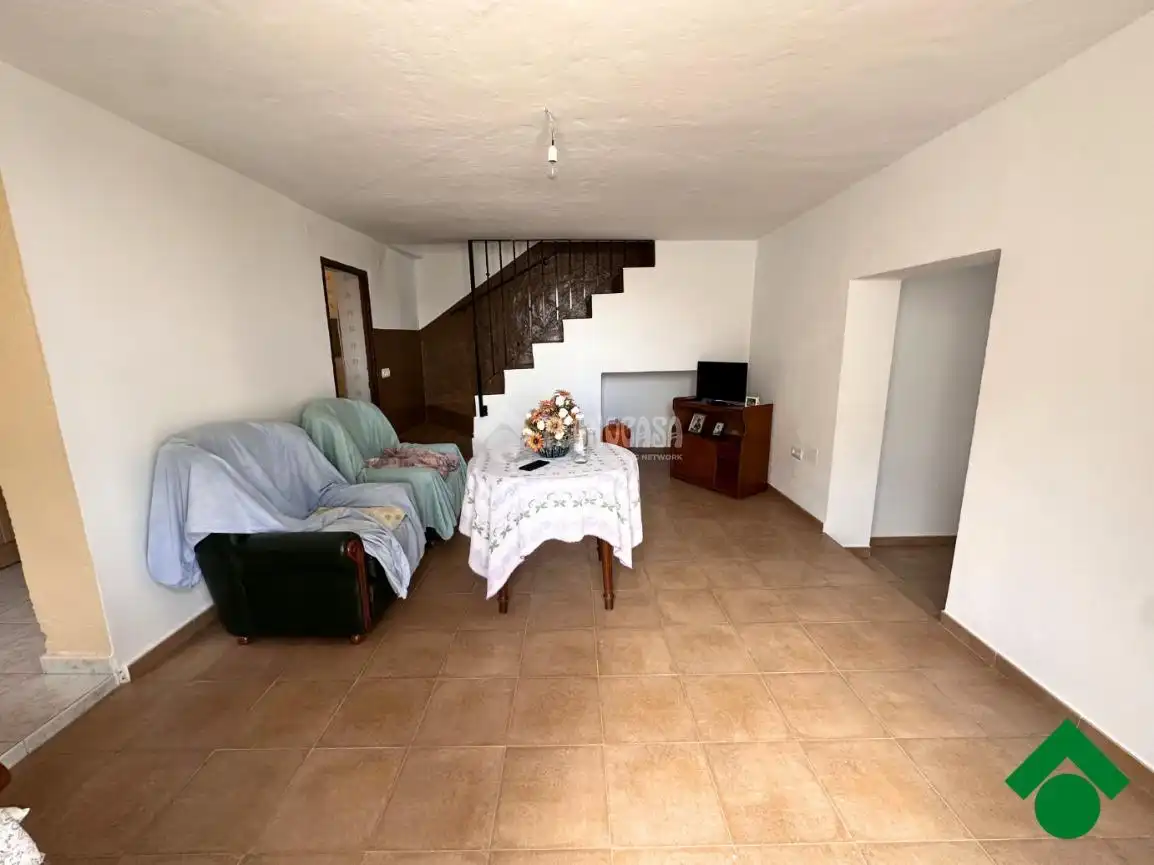 Sala d'estar de Casa adosada en venda en Álora amb Terrassa, Moblat i Balcó