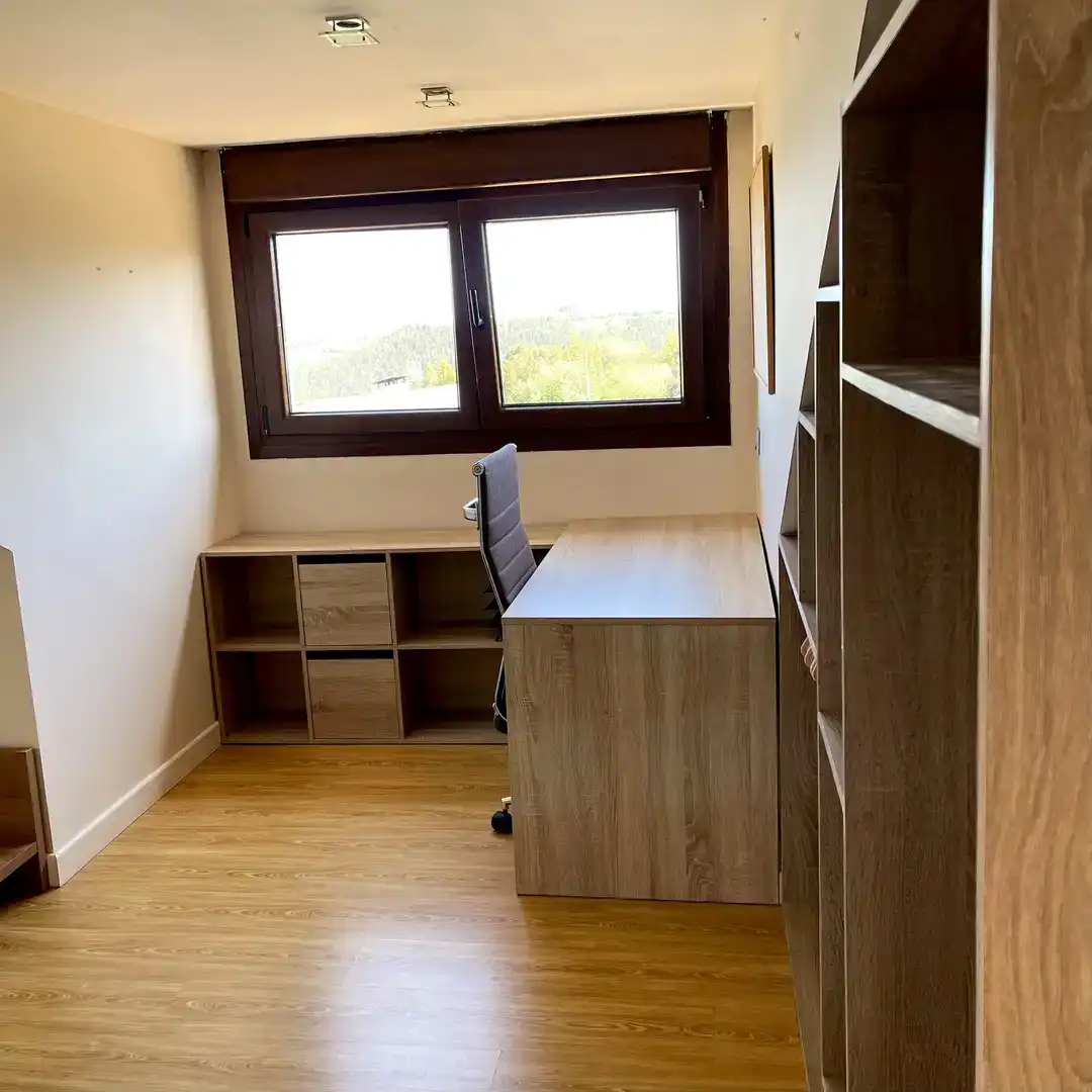 Dormitori de Casa o xalet en venda en Gijón  amb Balcó