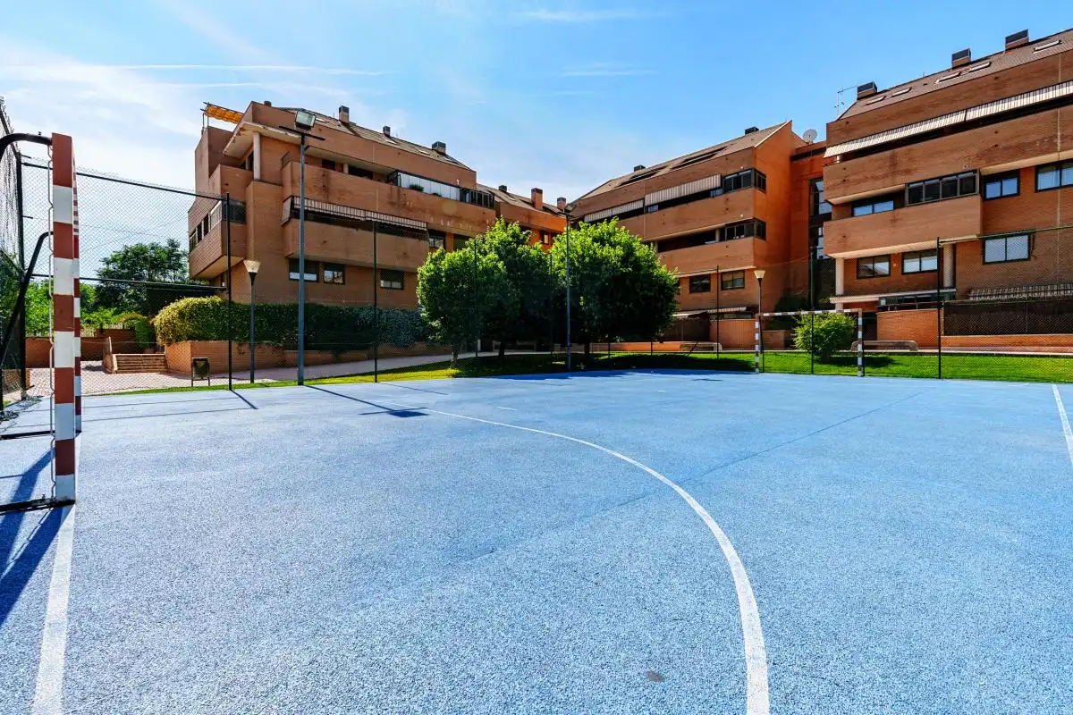 Vista exterior de Ático en venta en Pozuelo de Alarcón con Aire acondicionado, Calefacción y Jardín privado