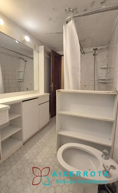 Baño de Piso en venta en Getxo  con Calefacción, Terraza y Trastero