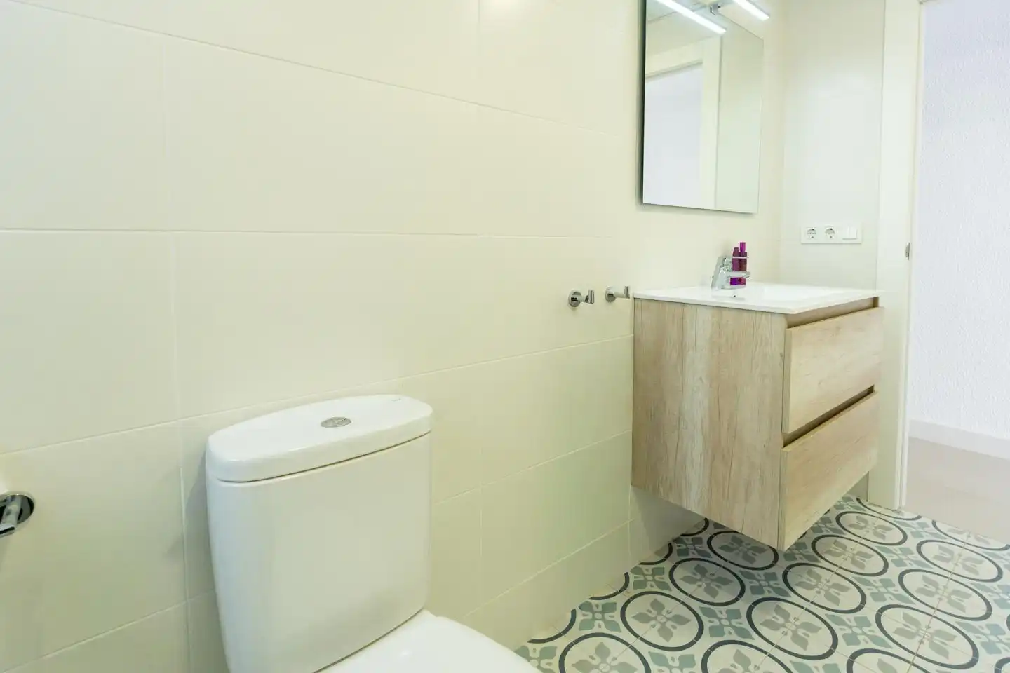 Badezimmer von Wohnung zum Verkauf in Santa Pola mit Klimaanlage und Terrasse