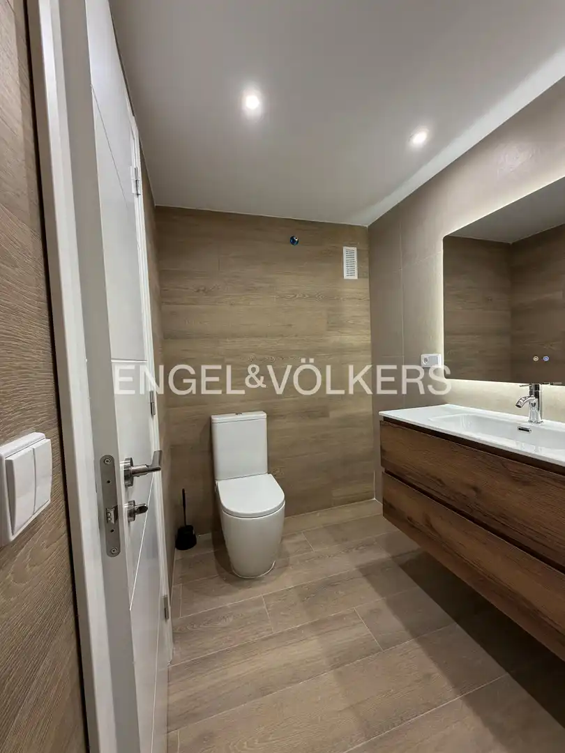 Baño de Piso de alquiler en Valencia con Aire acondicionado, Calefacción y Balcón