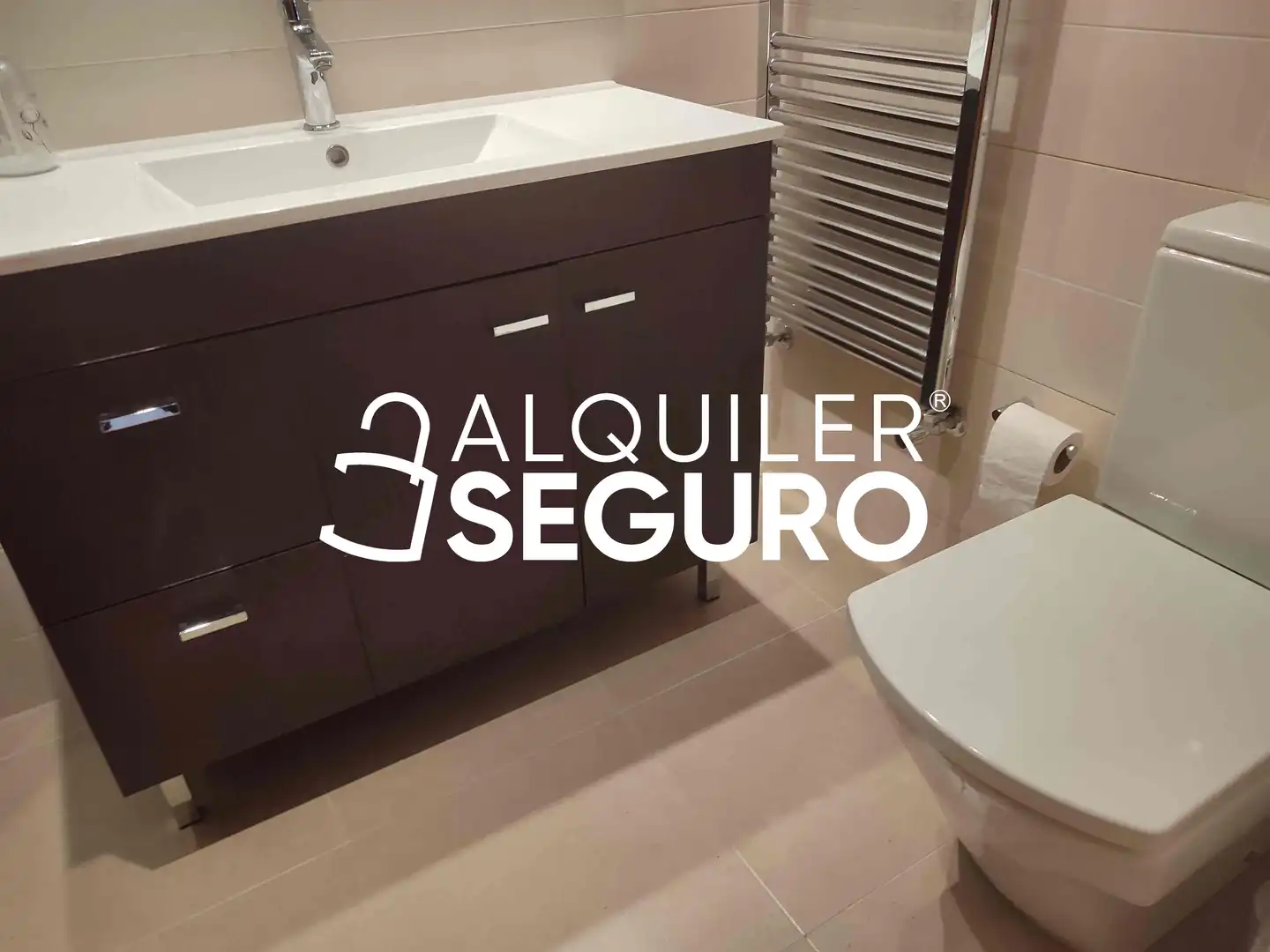 Baño de Piso de alquiler en Zaragoza con Aire acondicionado, Calefacción y Amueblado