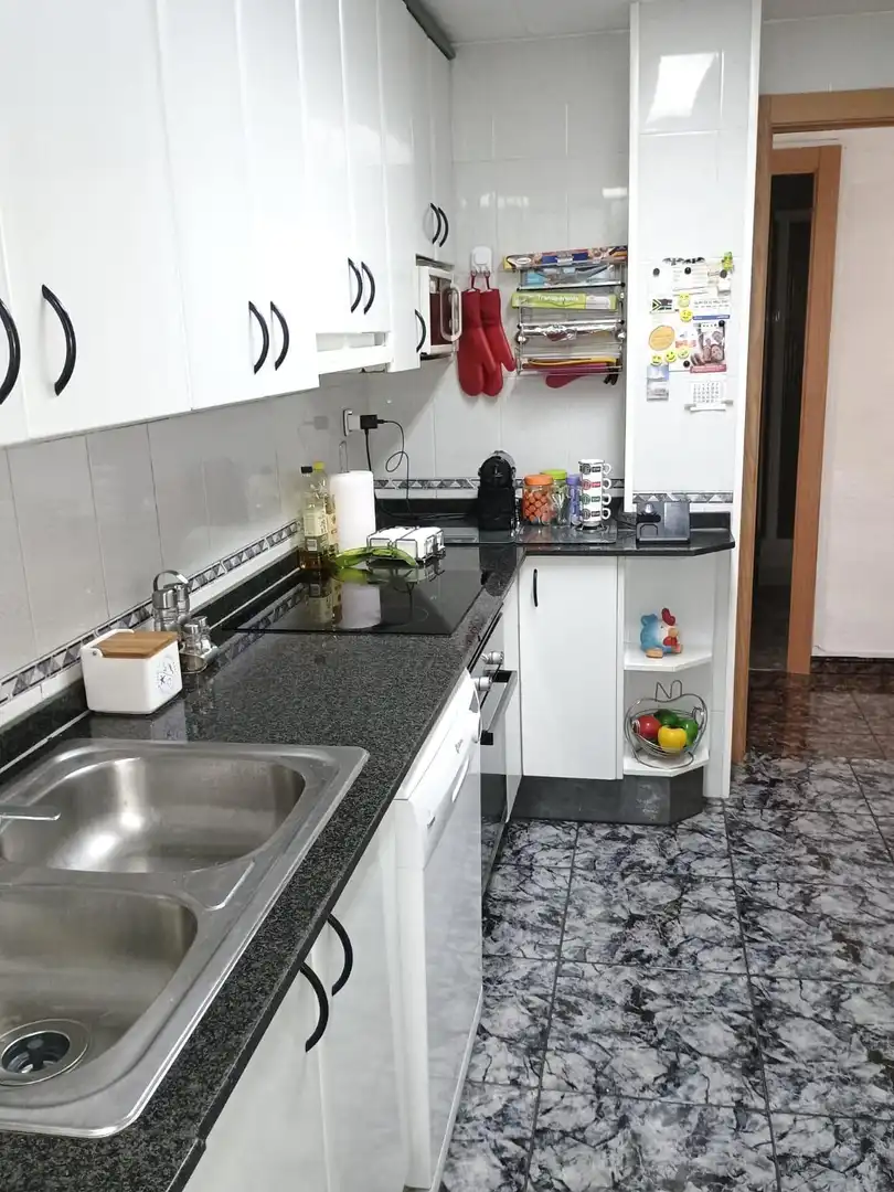 Küche von Wohnung zum Verkauf in Vilanova i la Geltrú mit Klimaanlage, Terrasse und Möbliert