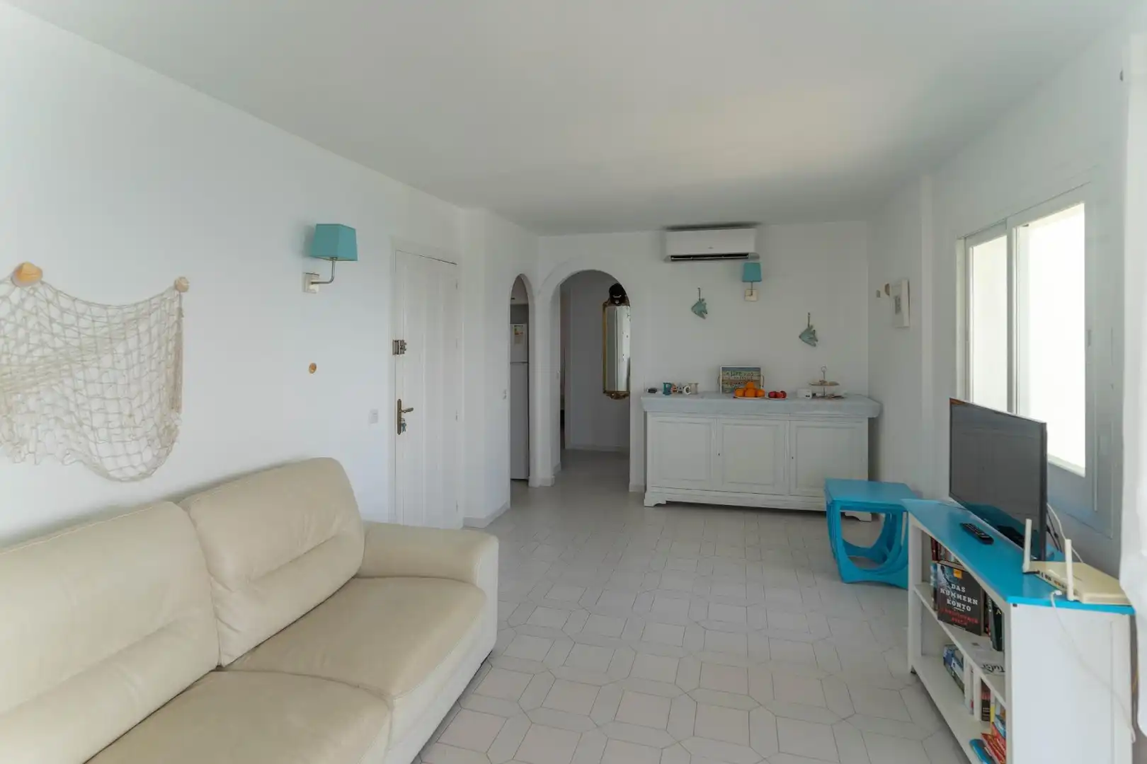 Sala d'estar de Pis de lloguer en Mijas amb Aire condicionat, Calefacció i Jardí privat