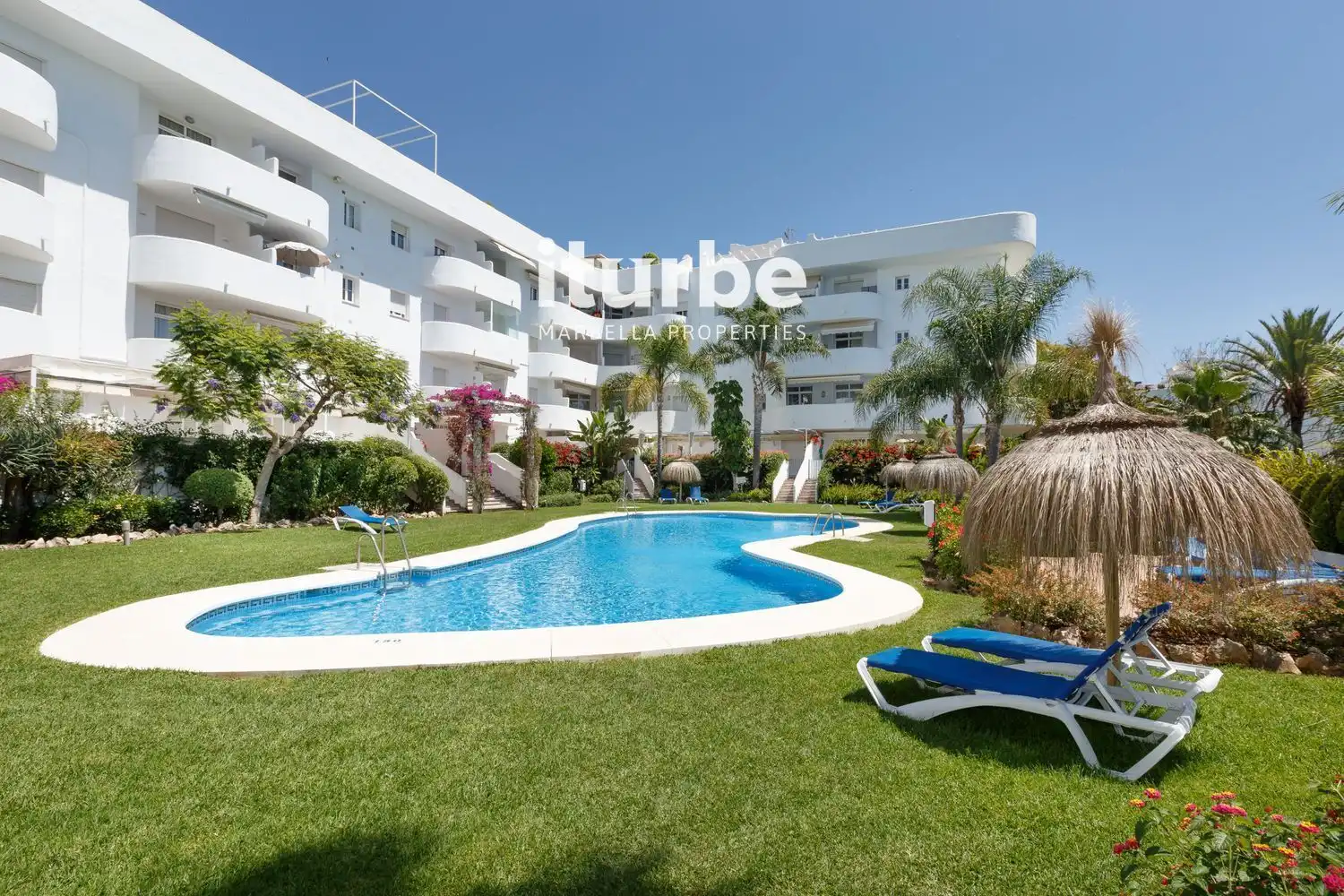 Außenansicht von Maisonette zum Verkauf in Marbella mit Klimaanlage, Terrasse und Abstellraum